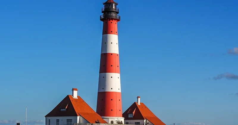 Peut-on dormir dans un phare en pleine mer ?